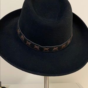 💚2 for$18. Felt hat men's . Medium. Leather band.